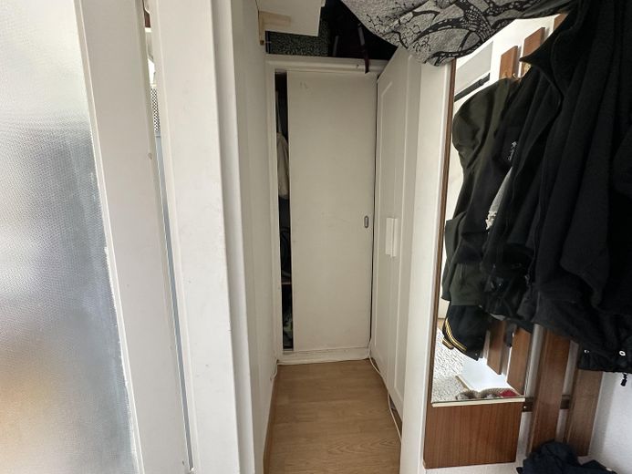 Centralne mieszkanie 2-pokojowe w frankfurckim Ostend z balkonem i EBK – Foto 14