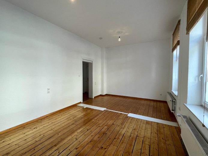 2-Zimmer Altbauwohnung an der Leibnitz Uni und Welfengarten / inklusive Küche – Wohnzimmer