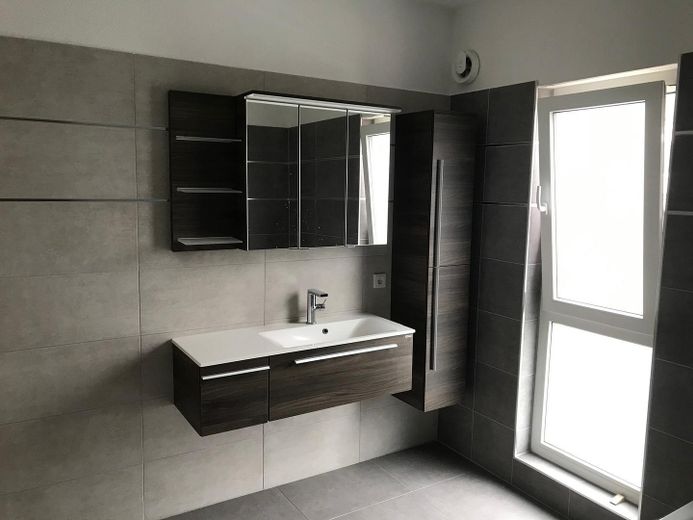 VIVIENDA CONSCIENTE DE LA ENERGÍA: A+ Amplio chalet adosado en Ludwigshafen ¡SIN COMISIÓN DE AGENCIA! – Bad I