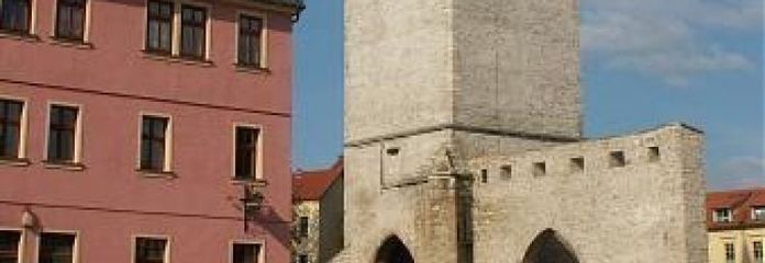 Sehr schönes Ladenlokal mit sonniger Terrasse ca.137m² in Aschersleben zu vermieten.