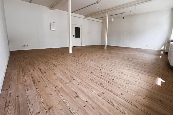 Modernes, frisch saniertes Loft in Elze mit hohen Decken und großzügigem Wohnraum
