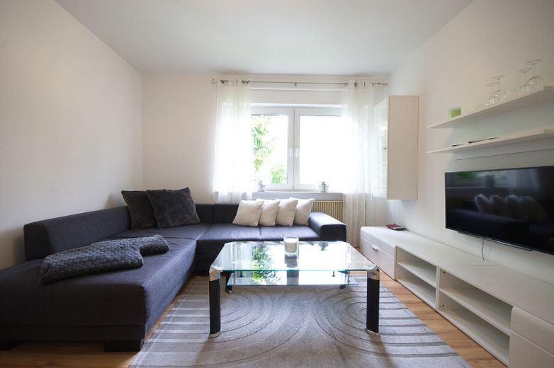 Wohnung in einem gepflegten Mehrfamilienhaus mit Internet und Waschmaschine nahe Bahnhof West für den Langzeitaufenthalt ab 6 Monaten – 38731b77e18a9746e1e3f6567779ebf2c8100e7c.jpg