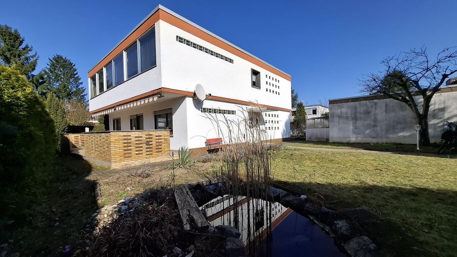 Maison bifamiliale avec jardin mature + 2 garages dans un bon emplacement, sans commission pour l’acheteur – Süd-West-Ansicht