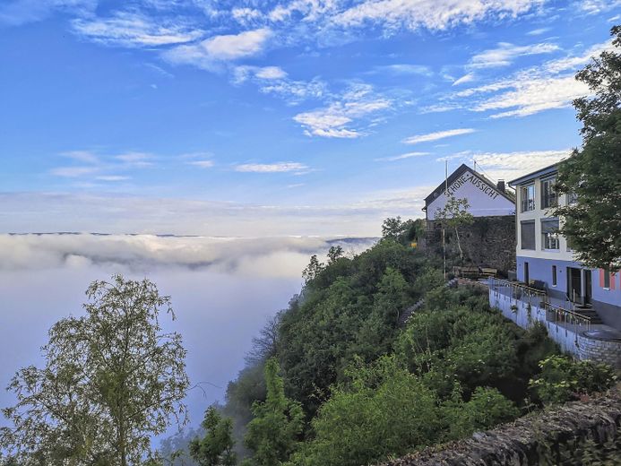 Alojamiento Moselsteig: 6 apartamentos vacacionales, cafetería y vivienda del operador con vistas al Mosela – manchmal über den Wolken