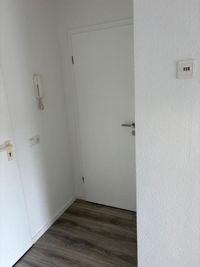 Helle Moderne 1-Zimmer Wohnung mit Einbauküche und Balkon in Motzen – Foto 23