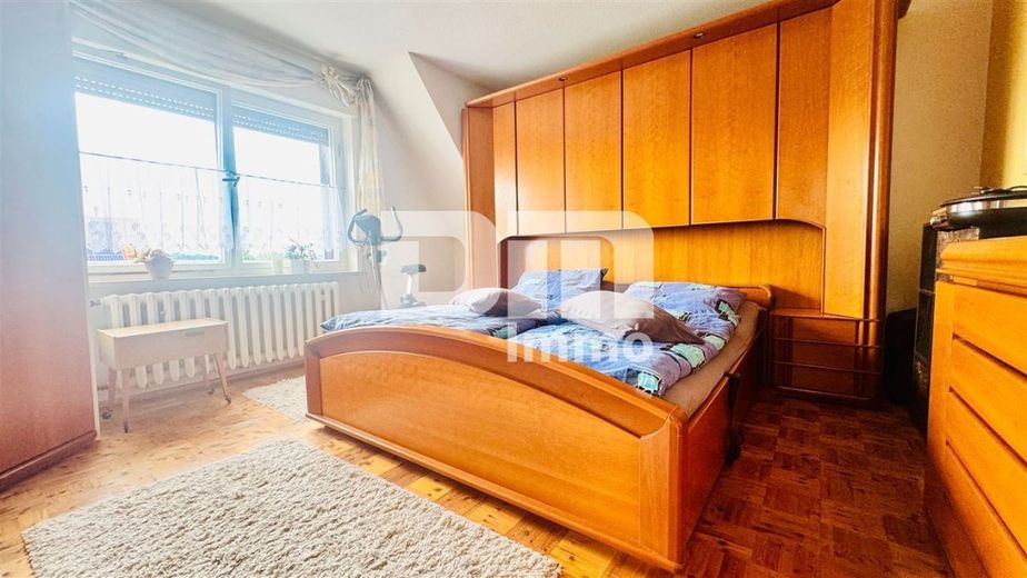 Hochwertiges 1-2 Familienhaus mit Nebengebäude in begehrter Lage mit vielen Extras – OG / DG Schlafzimmer