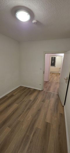 Blick aus Zimmer 1 zum Wohnzim