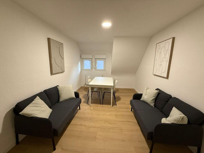 Möbliertes WG-Zimmer in 4er-Frauen-WG in Heilbronn-Neckargartach – Aufenthaltsraum