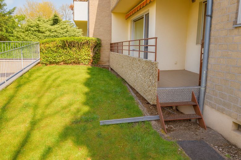 Loggia mit Zugang zum Garten