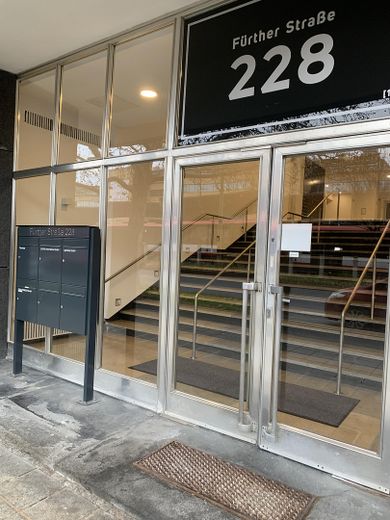 *Innovum Nürnberg*Nürnberg West: Top-Bürofläche*U-Bahn-Anschluss direkt vor der Tür* – Eingang zur Büroliegenschaft