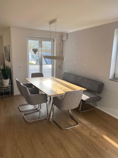 120 m² Familienwohnung mit XXL-Balkon, Doppelgarage, Wallbox, nahe Ingolstadt – Essbereich