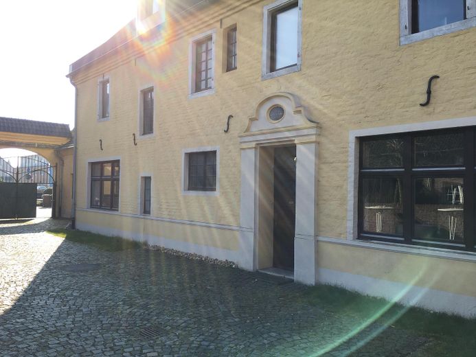 Amplia propiedad en Pulheim, sin comisión – Innenhof Außenansicht