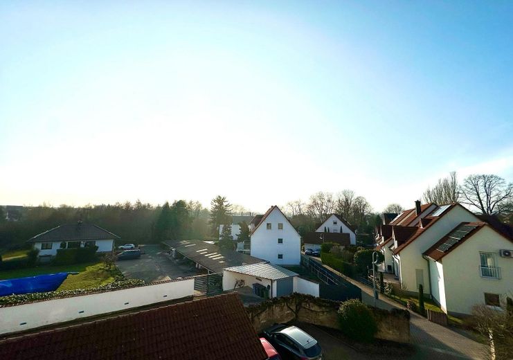 Zentral gelegene 4-Zimmer Wohnung inkl. 2 Garagen!! – Foto 3