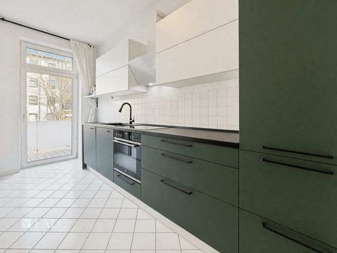 Charmante Altbauwohnung mit Erker &amp; Balkon in begehrter Lage von Magdeburg-Stadtfeld Ost – Küche