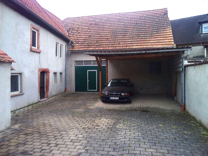 Innenhof mit Hallenzugang