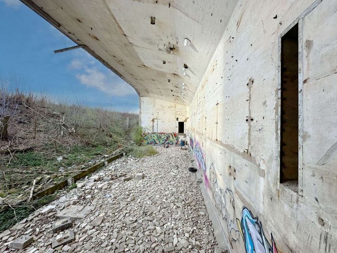 Privisionsfrei 18.000 m² Entwicklungsareal mit Turm und 2 Bunkern nahe Magdeburg – Innenansicht Bunker2