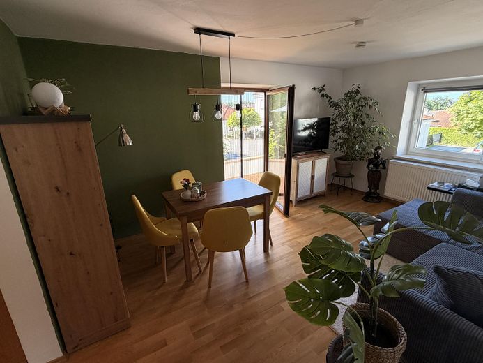 stilvolle 3-Zimmer Wohnung – Wohnen / Essen