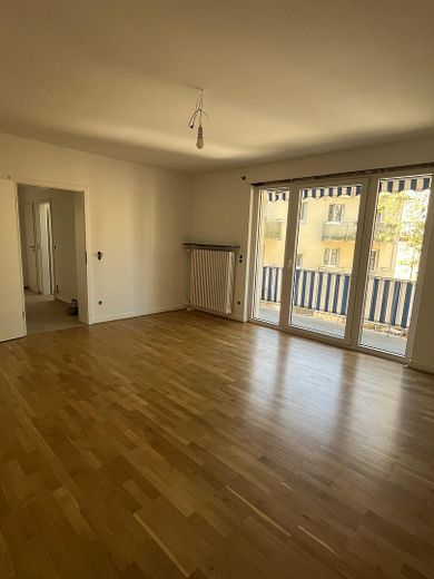 Nähe Wasserturm - sanierte Einzimmerwohnung mit großem Balkon – Zimmer