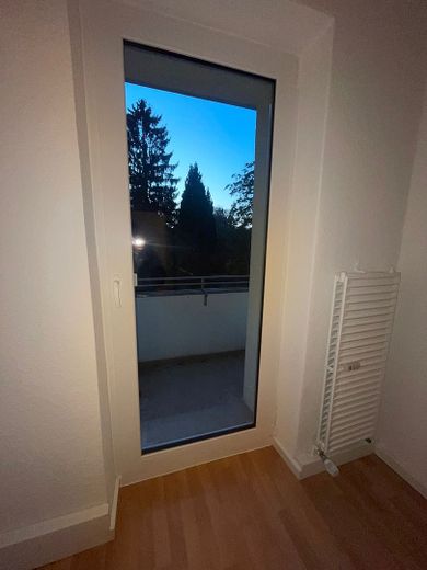 Erstbezug nach Kernsanierung – Traumhafte 3-Zimmer-Wohnung mit großem Balkon, Garten und Top-Anbindung – Foto 3