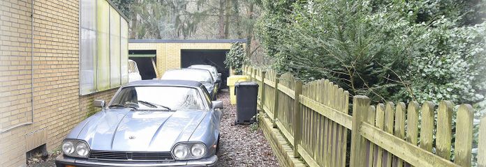 EinFahrt am WaldRand