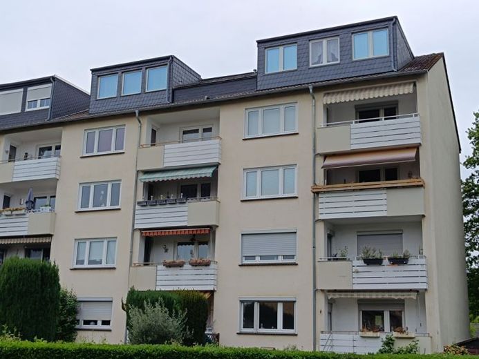 Kapitalanlage: Moderne 4-Zimmer-Dachgeschosswohnung mit Stellplatz in Monheim-Baumberg – Foto 1