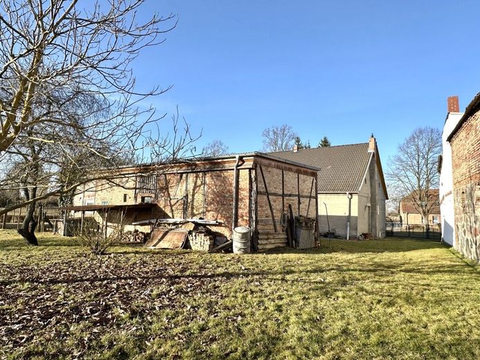 HORN IMMOBILIEN + freistehendes Einfamilienhaus mit Nebengebäude und schönem Grundstück, ruhige Lage – Grundstück