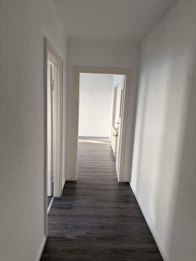 2-Zimmerwohnung mit Balkon – Flur