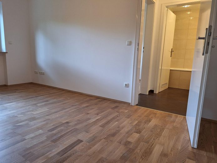 Hochwertig komplettsanierte 3-Zi. Erdgeschossterrassenwohnung in München, Fürstenried, am Waldrand – Schlafzimmer