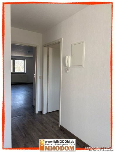 2-Zimmer-Wohnung mit BALKON und TG-PKW-Stellplatz, zentral und bahnhofsnah, zu verkaufen! – Flur