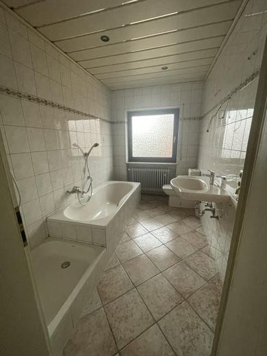 Anwesen mit Einfamilienhaus inkl. ELW & zweitem Wohnhaus, Garagen, Carport, Scheune & Werkstatt – Foto 10