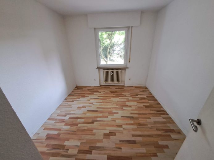 Gartenanteil  + Terrasse + Hobbyraum am Rande von Rudersberg – Zimmer