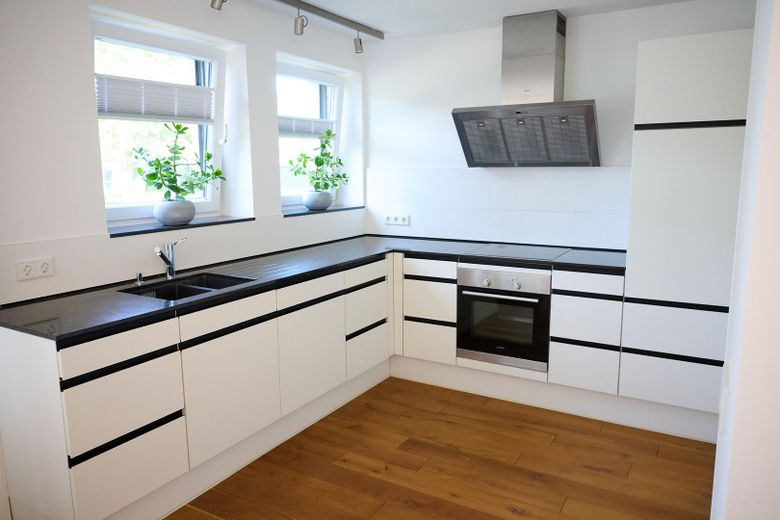 Renoviertes Schmuckstück in Golzheim (Provionsfrei), + Garage & Stellplatz möglich – Küche