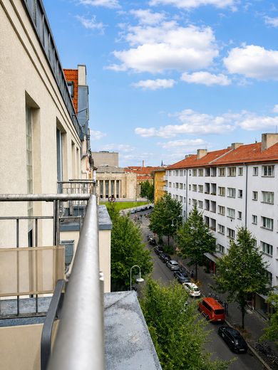 Ein besonderer Rückzugsort am Rosa-Luxemburg-Platz in Berlin Mitte – Balkon Blick Volksbühne