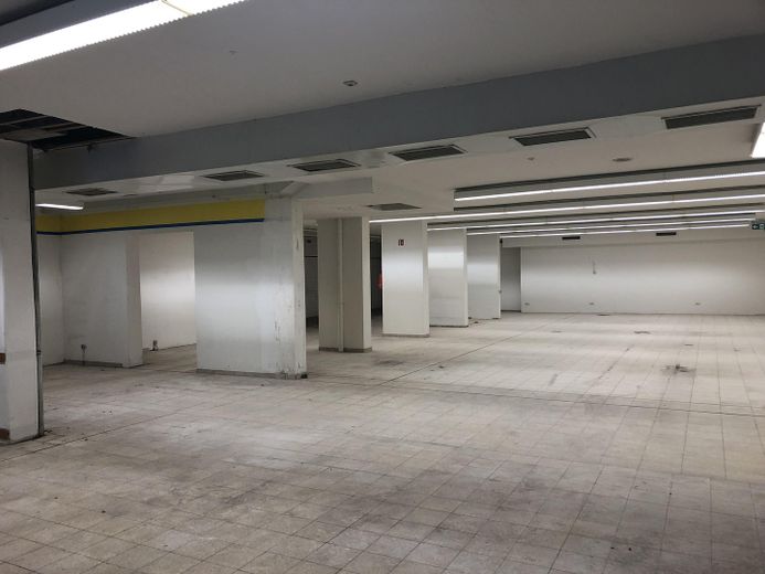 Flexible Gewerbefläche mit 1.050 m², 35 Stellplätzen – Ideal für Fitness, Gesundheit, Einzelhandel – Gewerbe Innenansicht