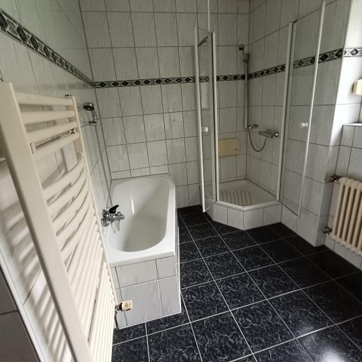 1-2-Familienhaus – Bad EG