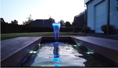 Terrasse mit Wasserbassin