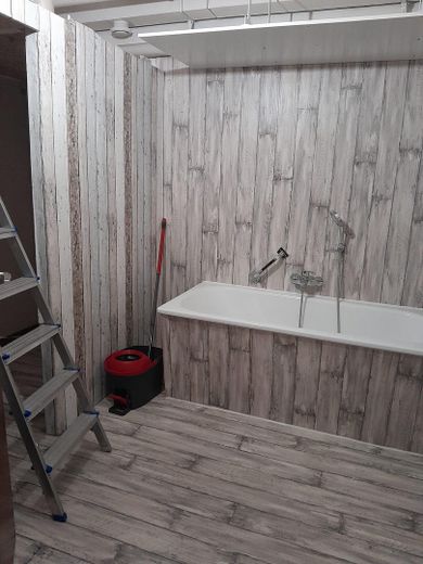 Abstellraum mit Badewanne