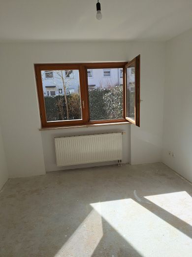 Jasne 3-pokojowe mieszkanie maisonette z ogrodem w spokojnej lokalizacji – Schlaf-/Arbeitszimmer