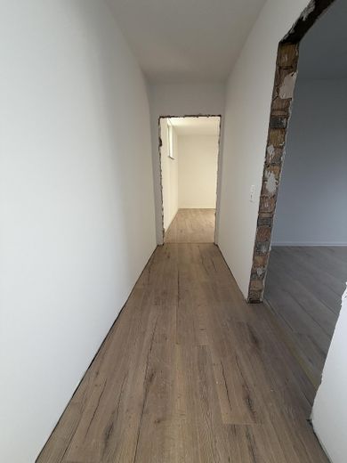 Kernsaniertes, Haus inklusive zweier Stellplätze und Garten – Foto 18