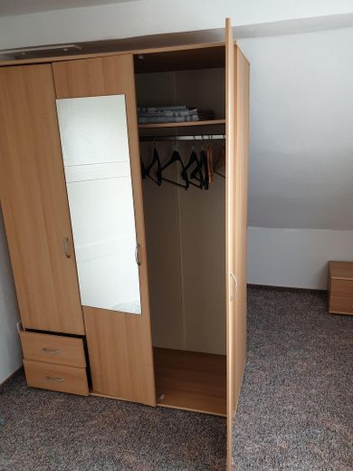 SZ-Kleiderschrank