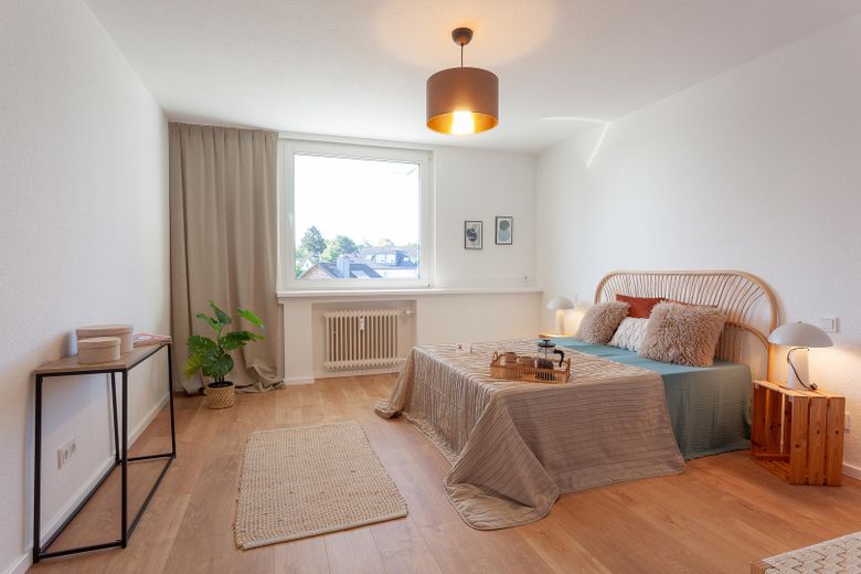 Abitare nella valle dell’Hexbach: trilocale ristrutturato con balcone esposto a sud e ascensore – Schlafzimmer
