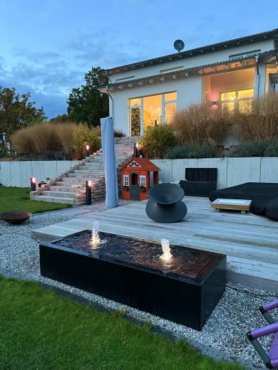 Außenbereich bei Dämmerung