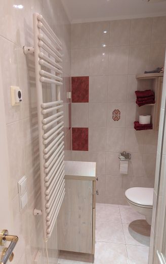Aktuell ist die Wohnung reserviert !!! – Bad im DG