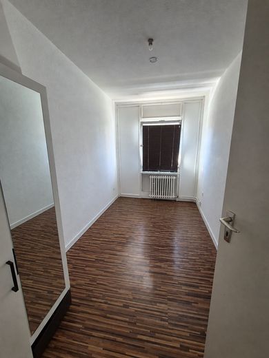 Sonnige 3-Zi.-Whg. mit großem Balkon in Trudering, sehr gepflegte grüne Anlage. Provisionsfrei – SCHLAFZIMMER 1
