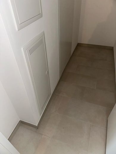 Penthouse Wohnung mit Dachterrasse EBK und E-Tiefgaragenstellplatz – Hauswirtschaftsraum