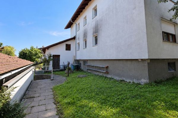 Vermietetes Dreifamilienhaus in Rosenheim-Pang: solide Substanz und Entwicklungspotenzial