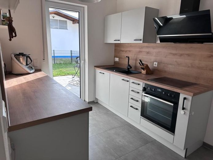 3-Zimmer-Erdgeschosswohnung mit eigenem Garten – Modernes Wohnen mit viel Freiraum in Steinheim – Küche