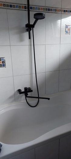 schwarze Armaturen