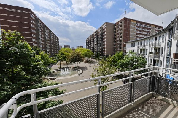 5,4 % IST-Rendite, renovierte 2 Zimmer Wohnung mit Balkon, EBK und Stellplatz