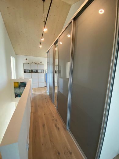 Flur OG mit 4 m Kleiderschrank